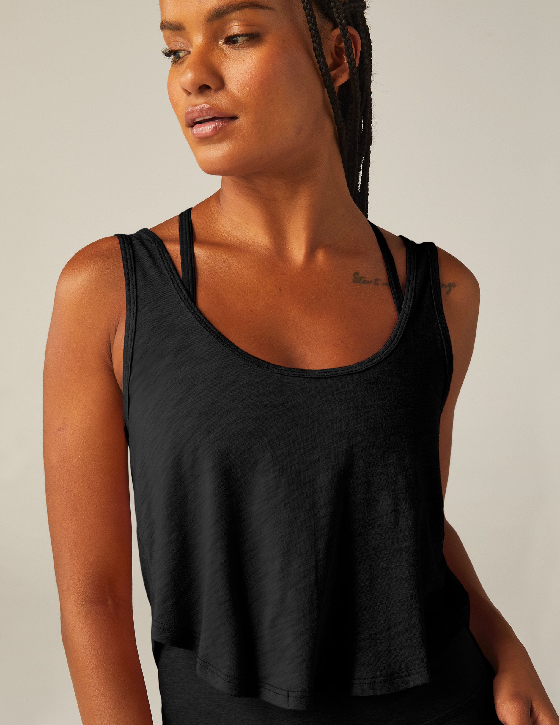black scoop neck cropped tank top.