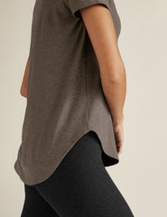 brown relaxed fit short sleeve scoop neck t-shirt.