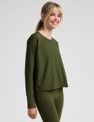 green scoop neck long sleeve relaxed fit top.