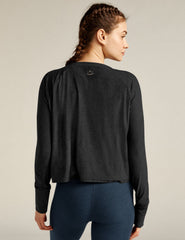 black long sleeve pullover