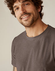 brown men's short sleeve crew neck t-shirt.