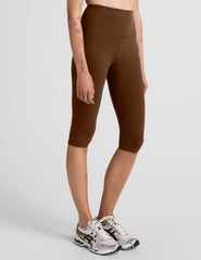 brown high-waisted pedal pusher length leggings.