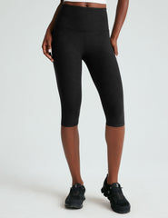 black high-waisted pedal pusher length leggings.