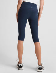 blue high-waisted pedal pusher length leggings.