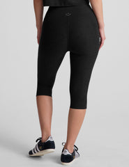 black high-waisted pedal pusher length leggings with pockets.