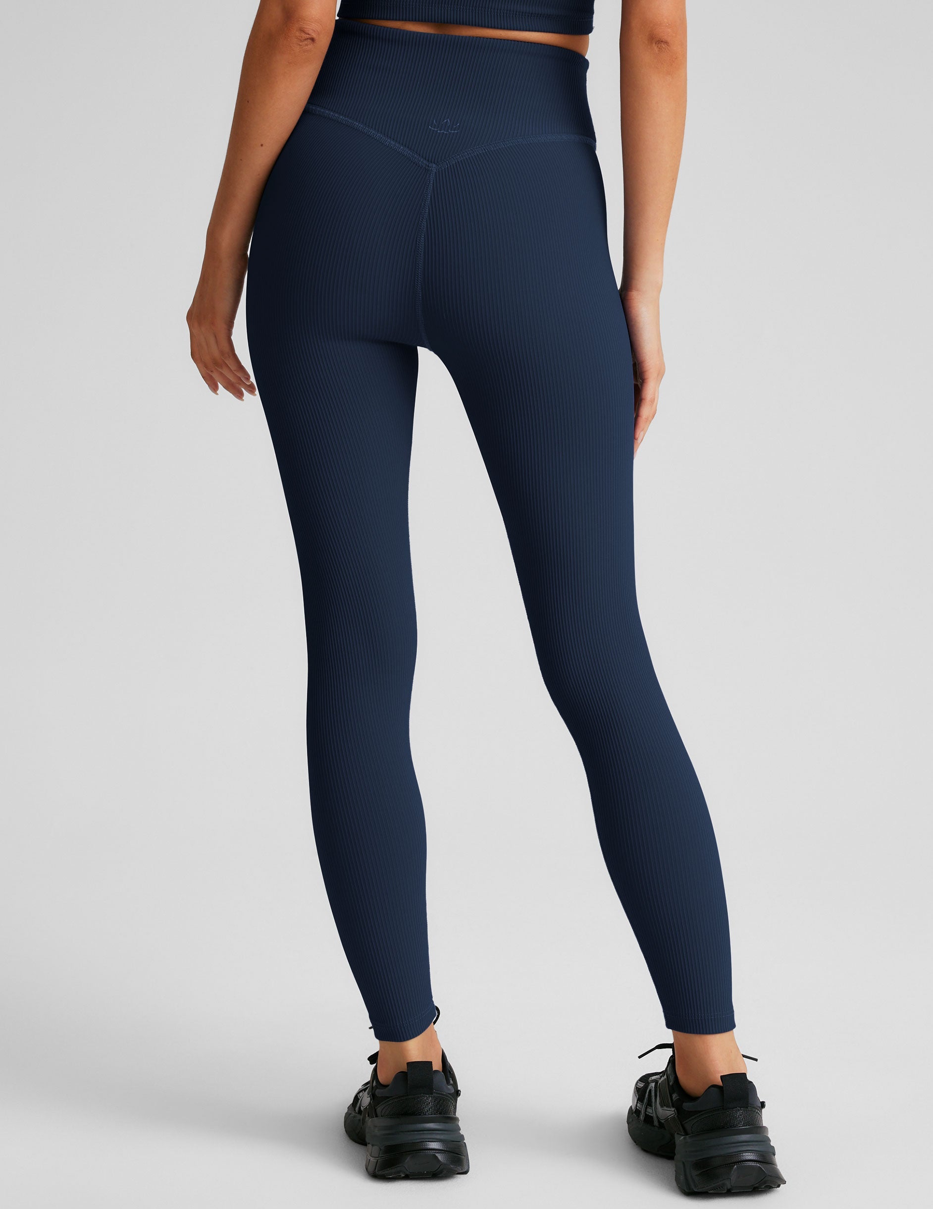 blue high-waisted midi ribbed leggings.