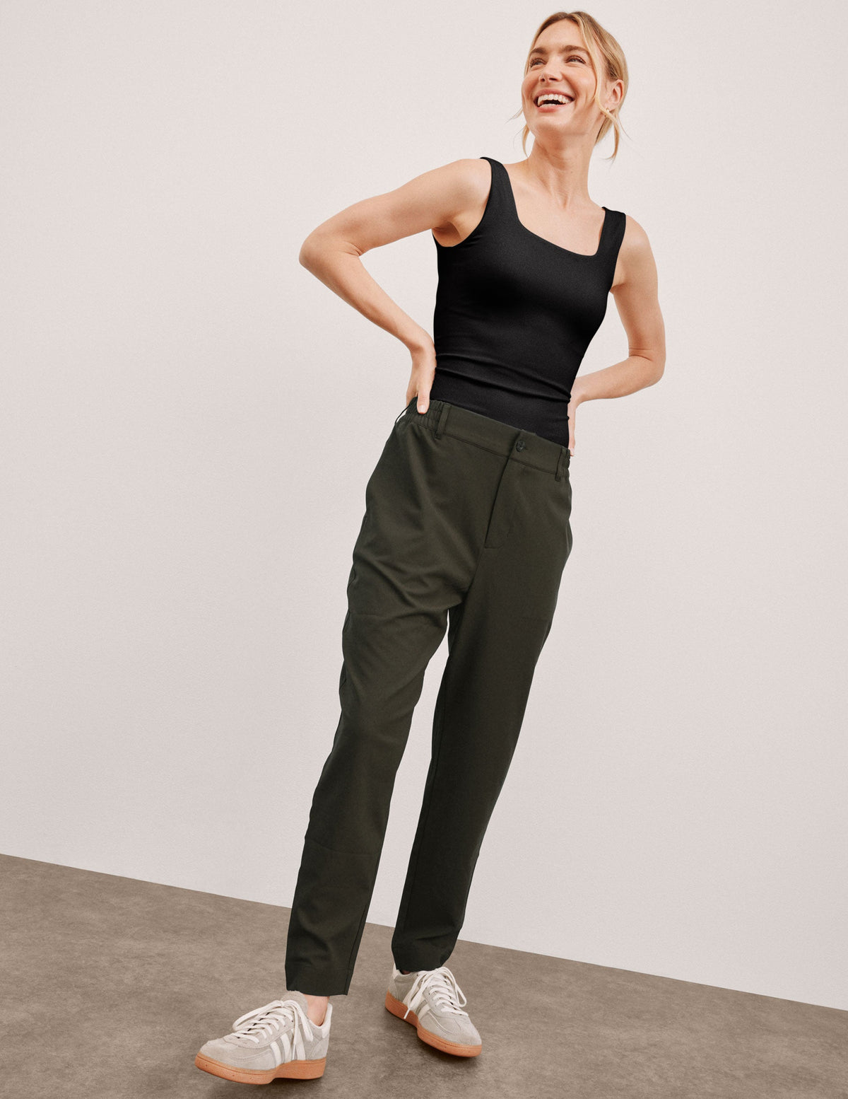 green trouser style pant with a tapered ankle and pockets.