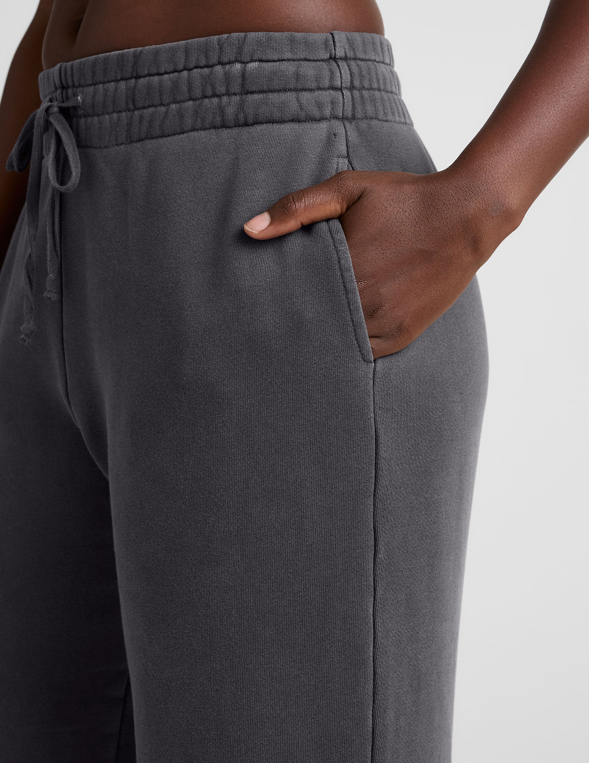 black relaxed fit cropped wide leg pants.