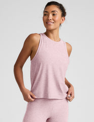 pink scoop neck loose-fitting tank top.