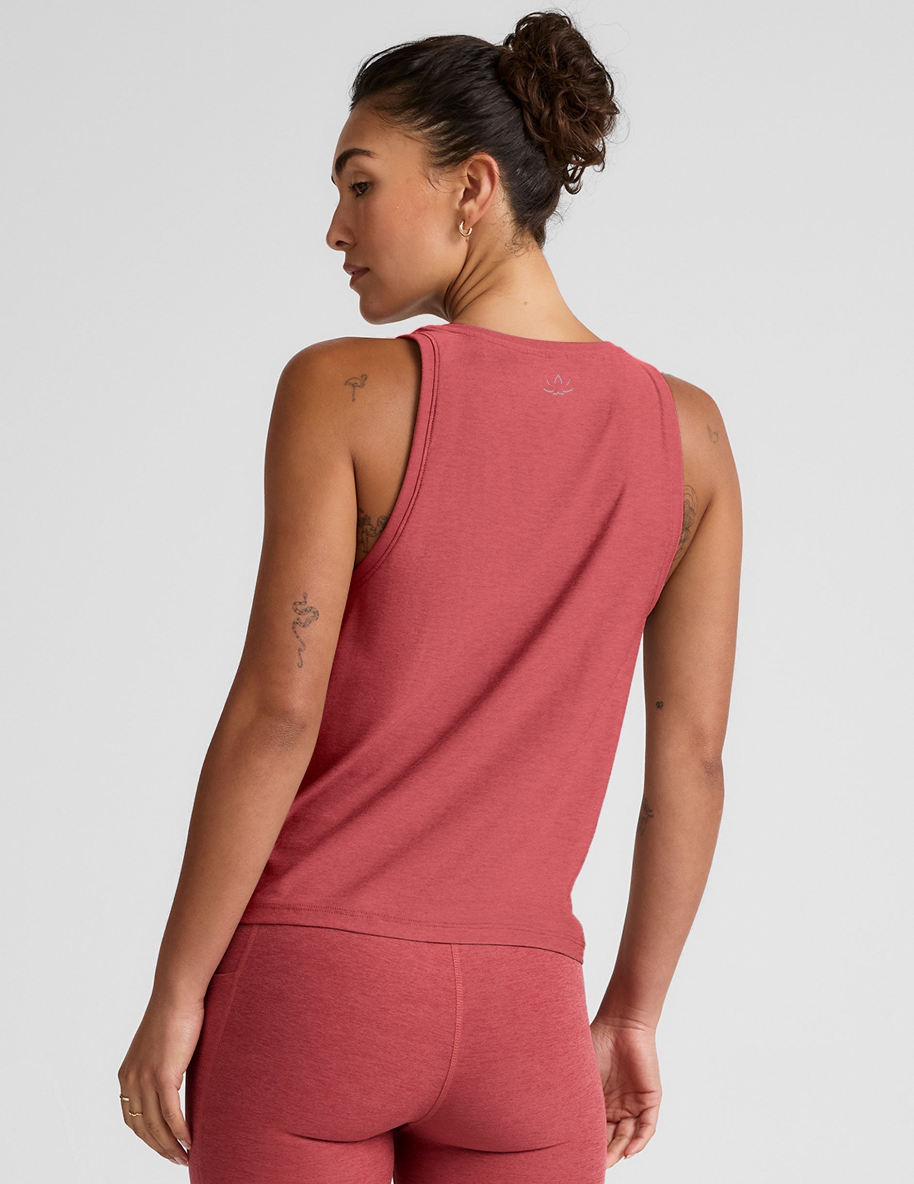 red scoop neck relaxed fit tank top.