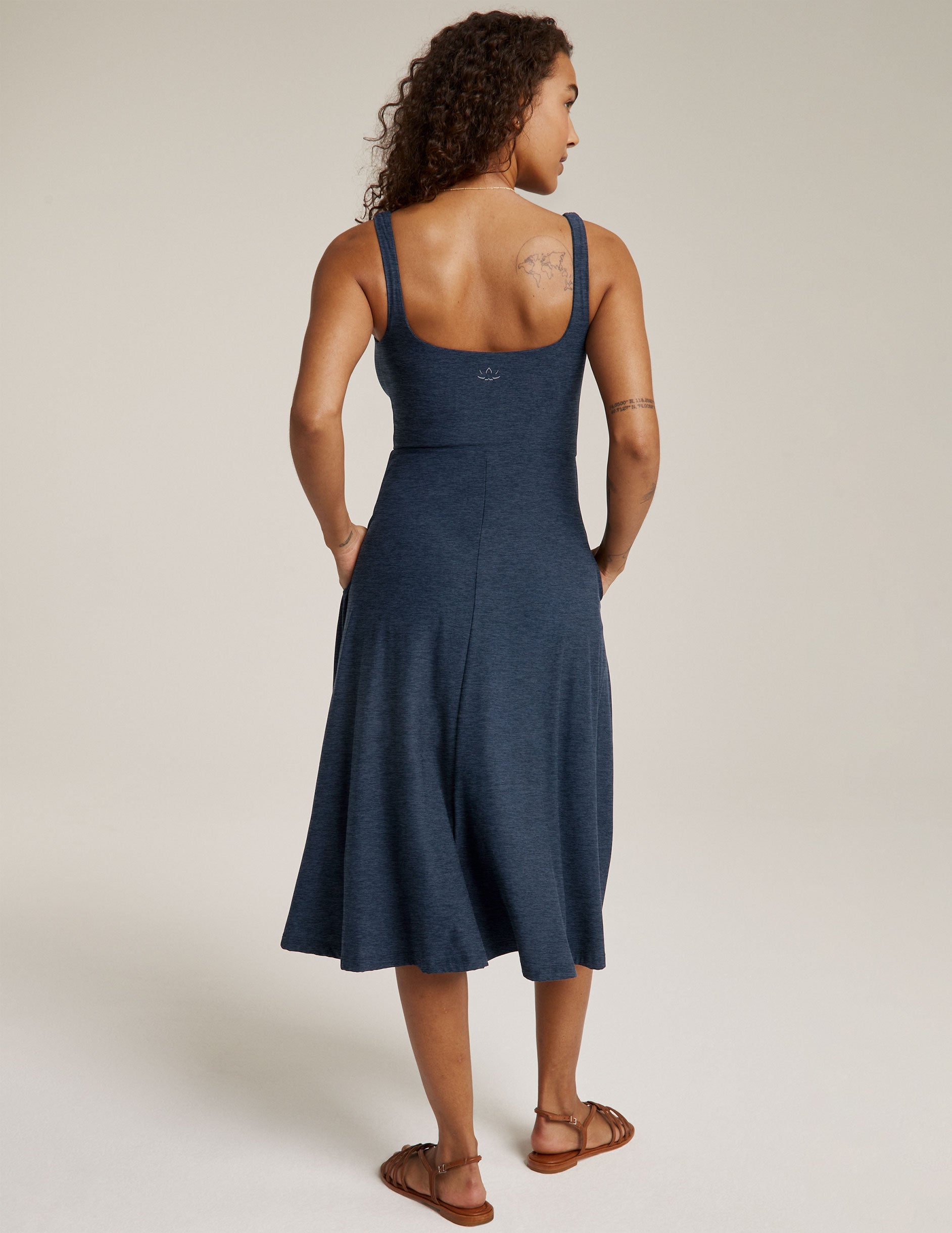 blue sleeveless midi loose fitting dress with square neckline and pockets