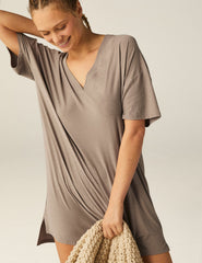 brown v-neck oversized sleep t-shirt.