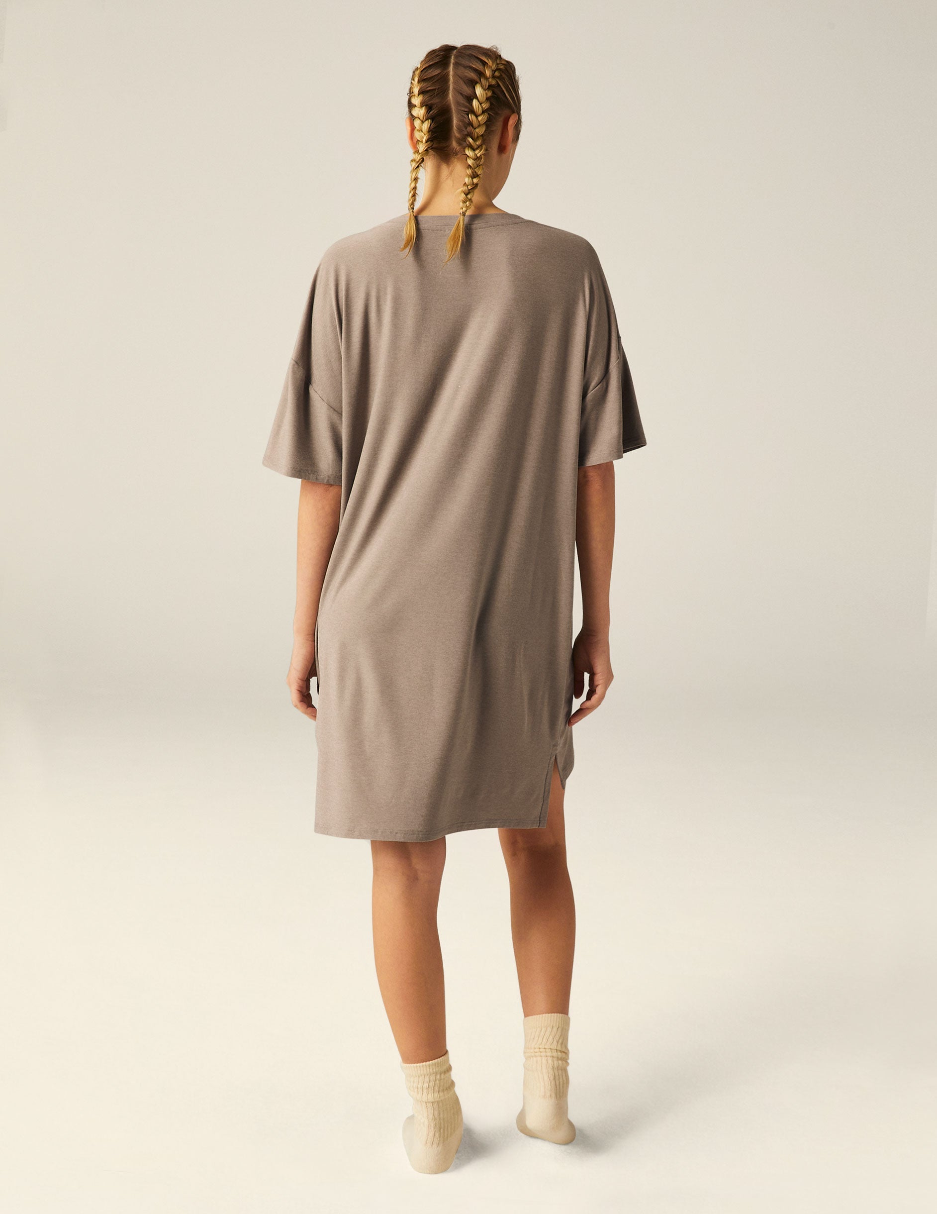 brown v-neck oversized sleep t-shirt.