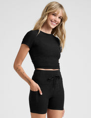 black fitted crew neckline cropped t-shirt.