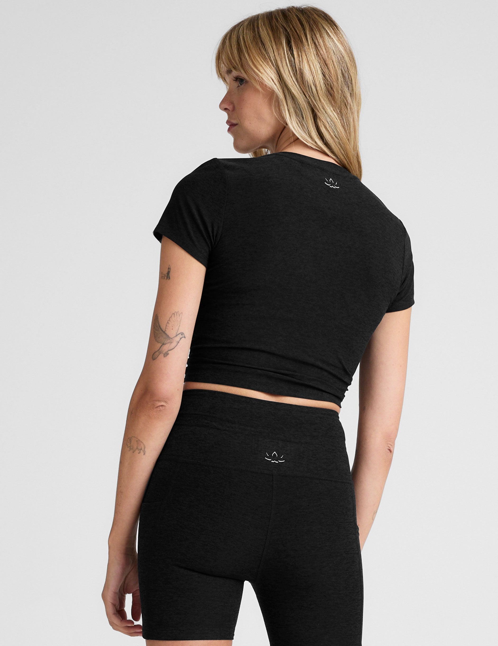 black fitted crew neckline cropped t-shirt.