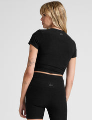 black fitted crew neckline cropped t-shirt.