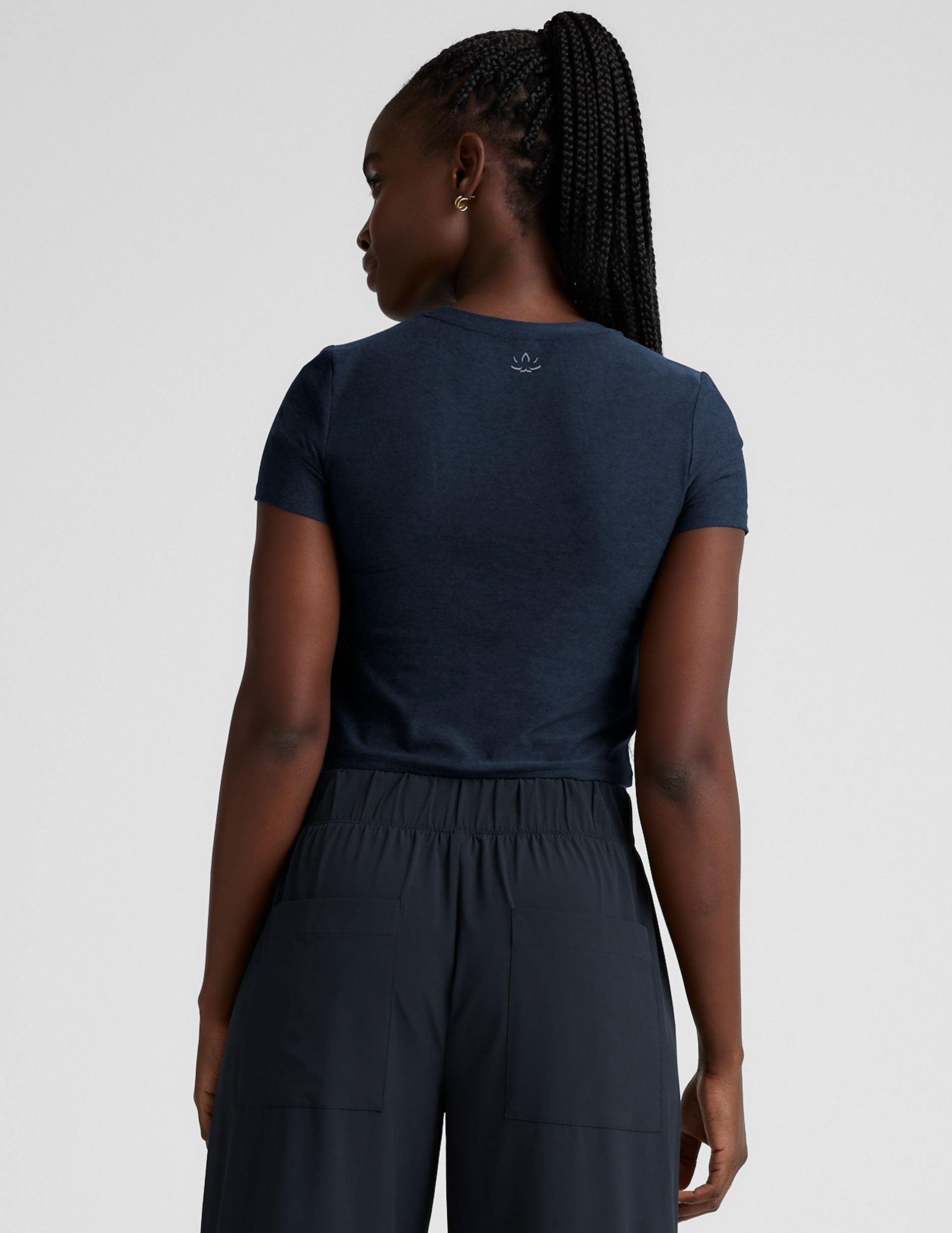 blue fitted lightweight cropped t-shirt.