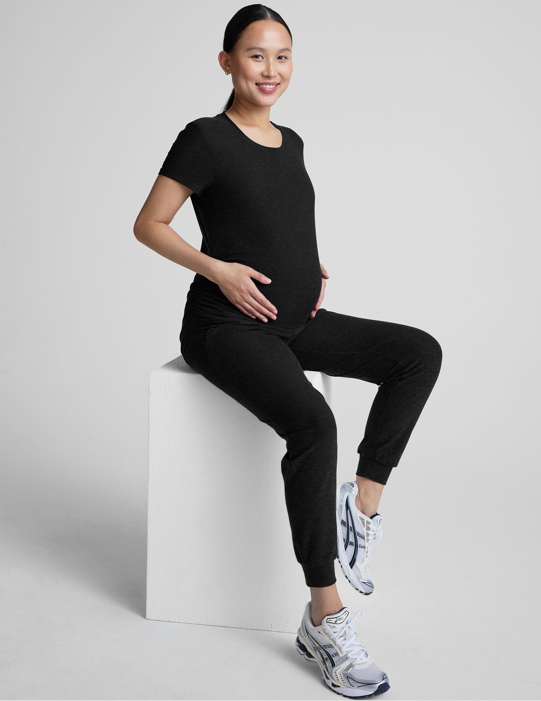 black short sleeve maternity tee.