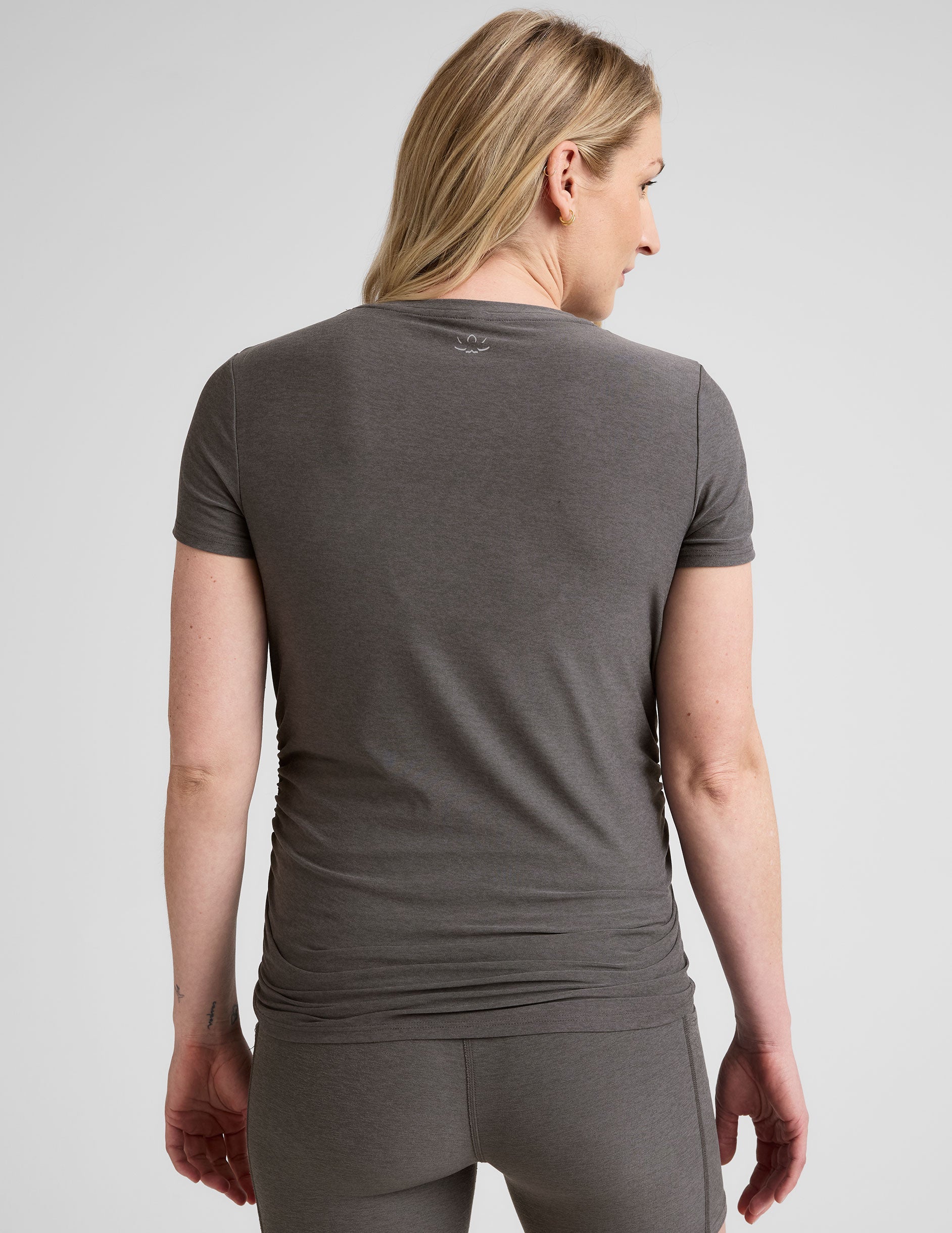 grey short sleeve maternity top.