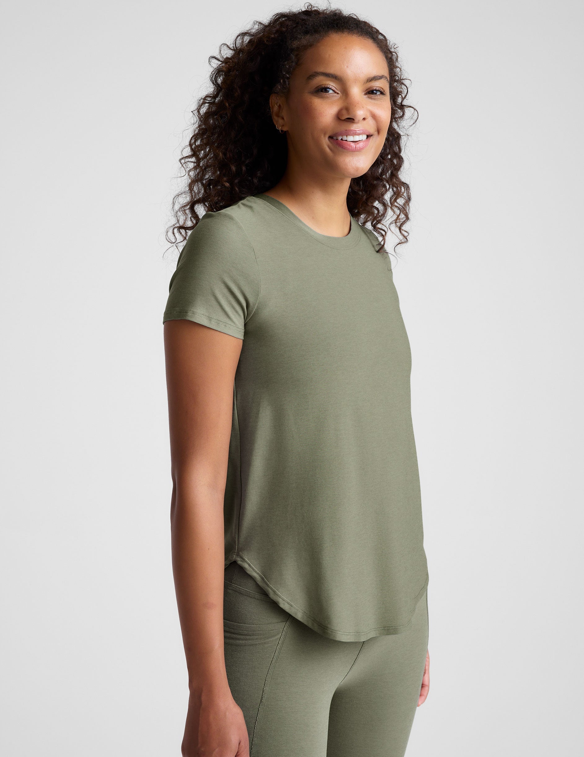 green scoop neck short sleeve t-shirt.