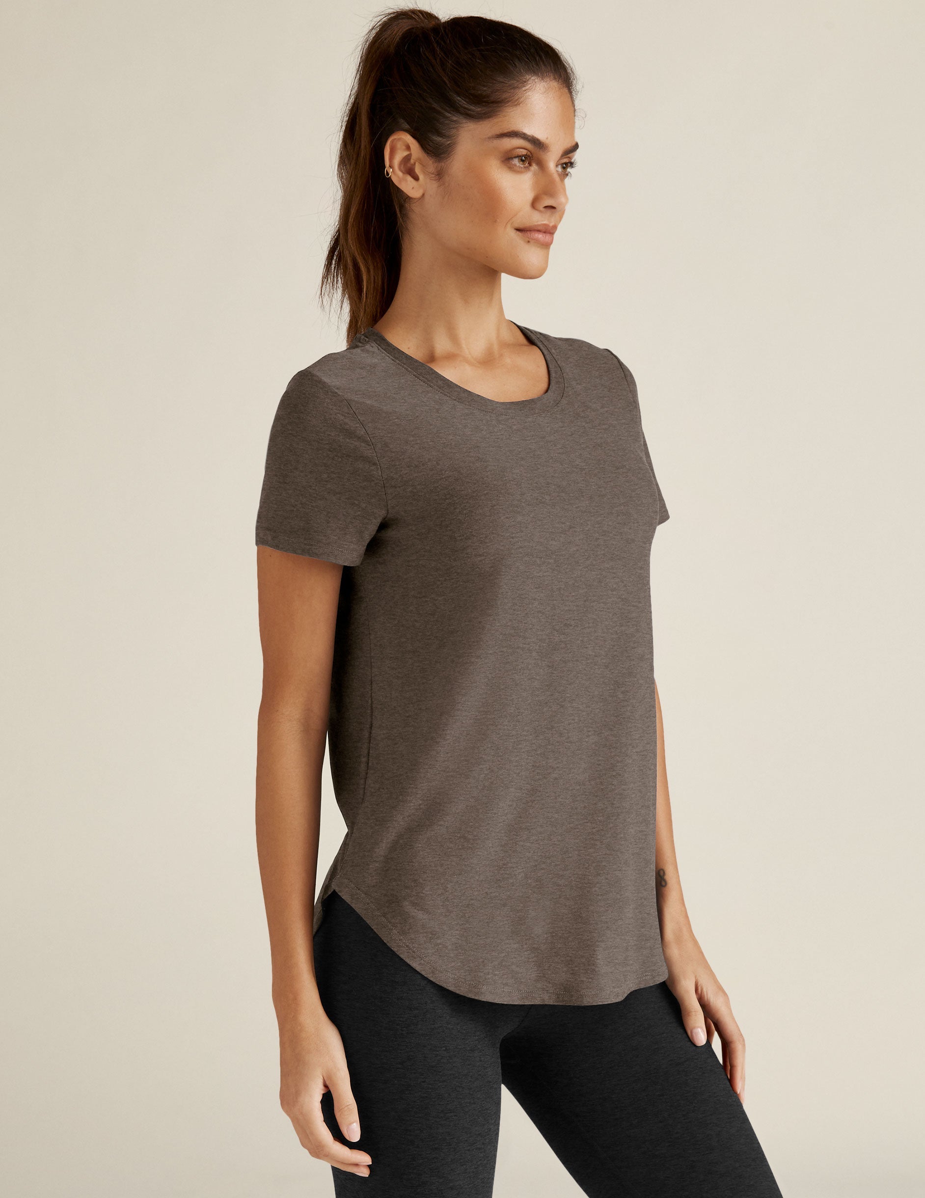 brown relaxed fit short sleeve scoop neck t-shirt.