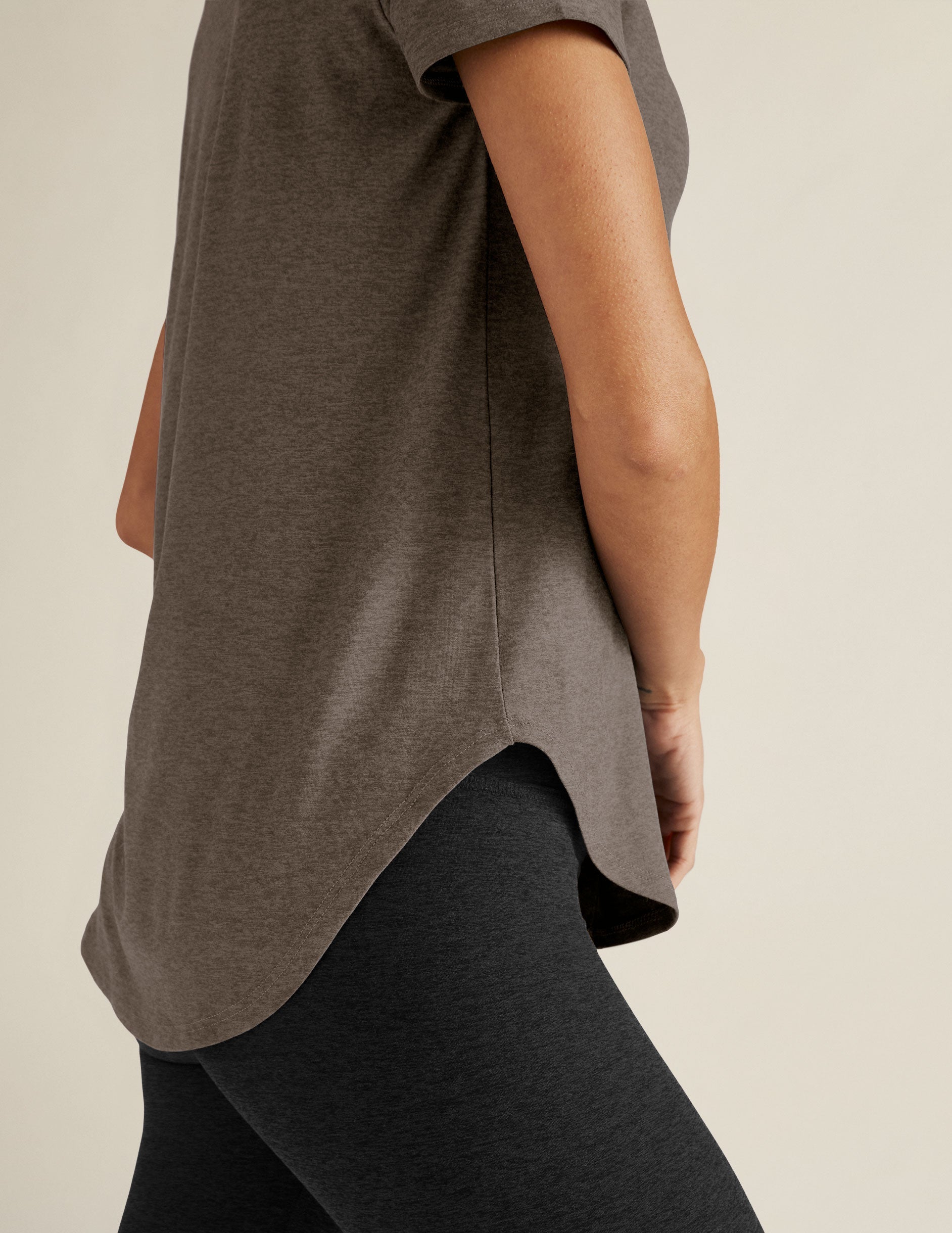 brown relaxed fit short sleeve scoop neck t-shirt.