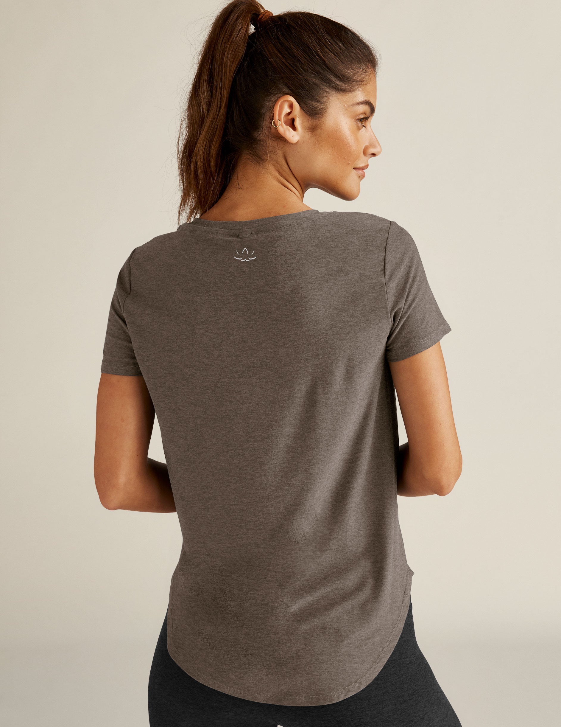 brown relaxed fit short sleeve scoop neck t-shirt.