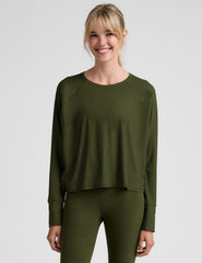 green scoop neck long sleeve relaxed fit top.