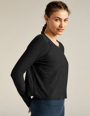 black long sleeve pullover