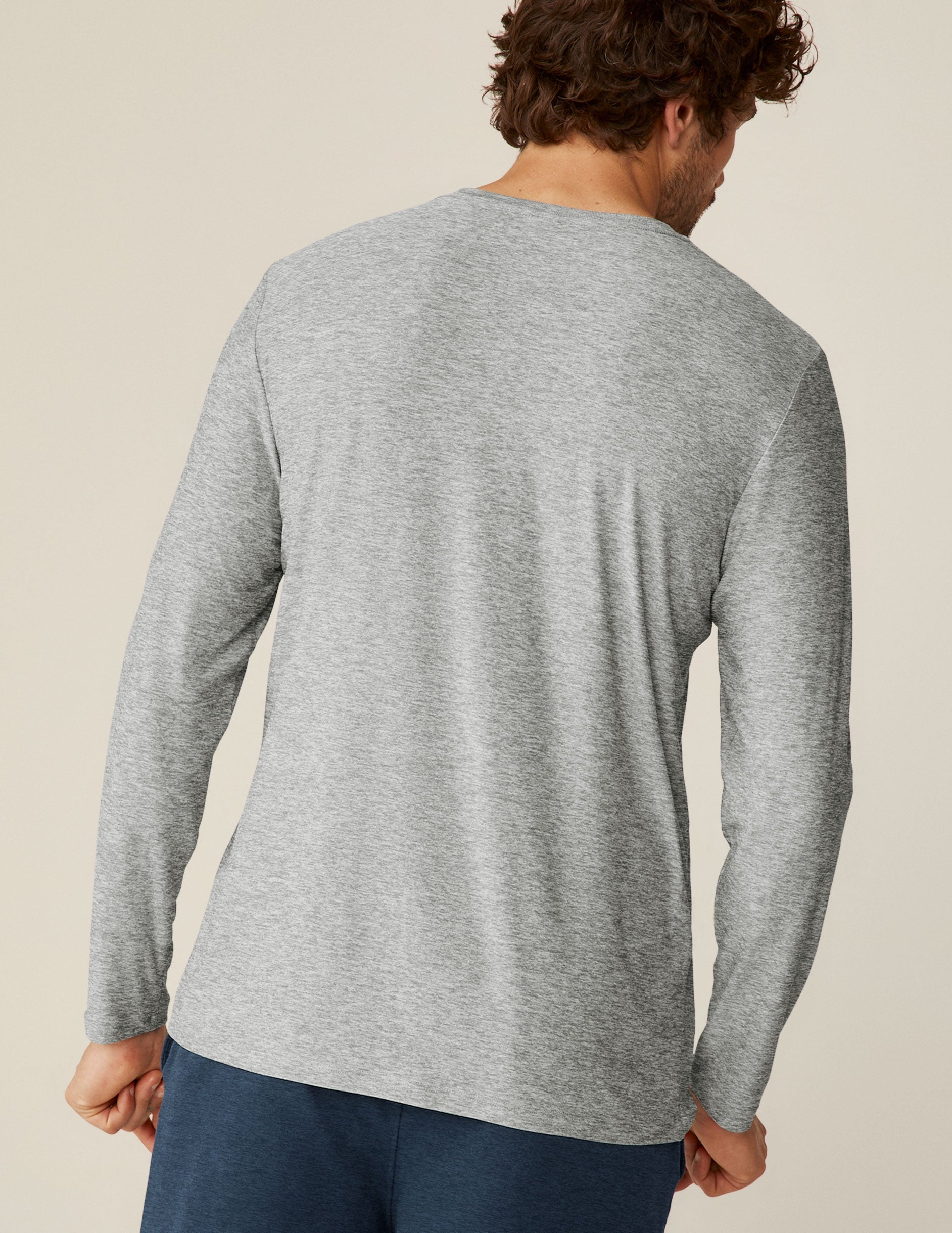 gray men's long sleeve top.