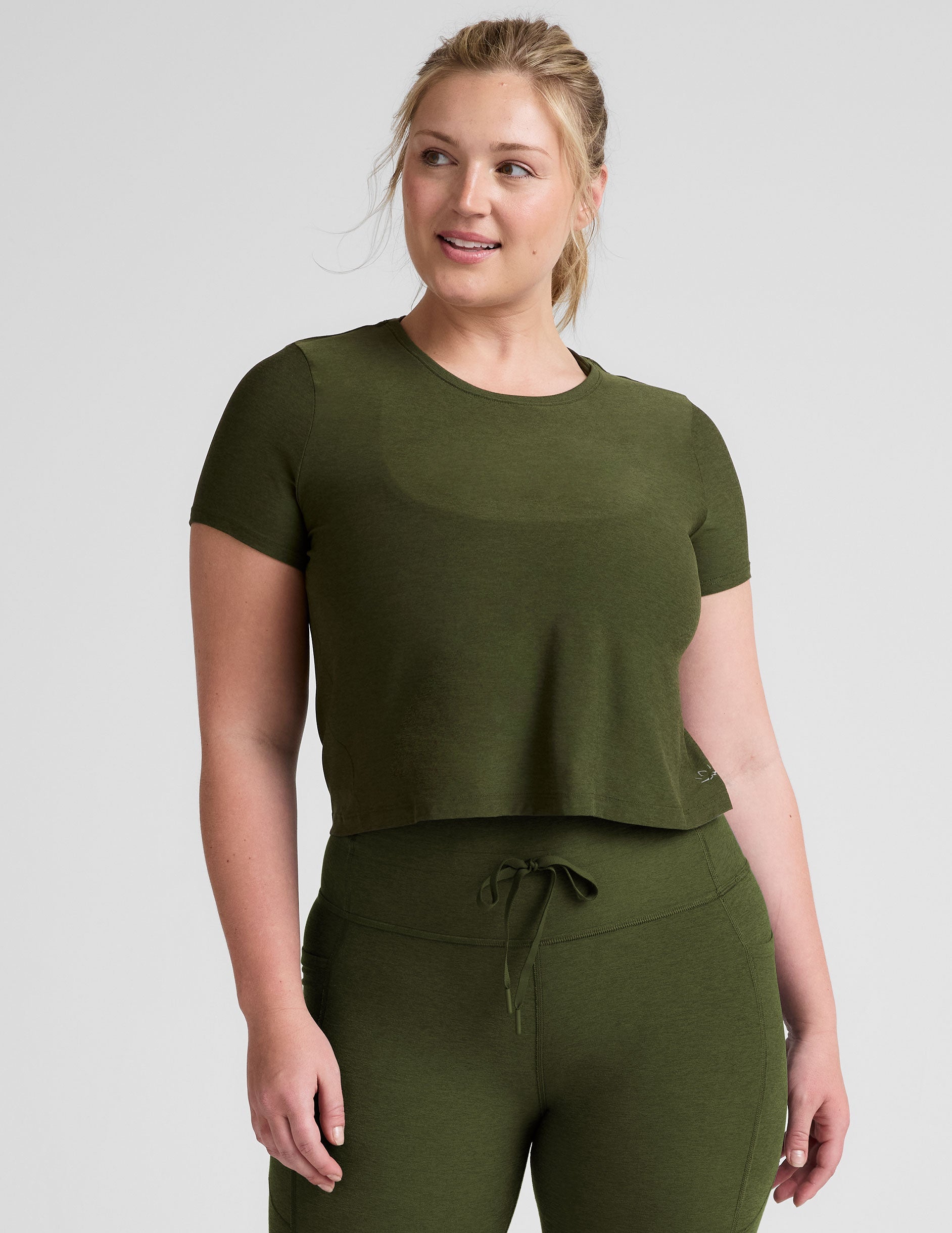 green relaxed fit cropped t-shirt.