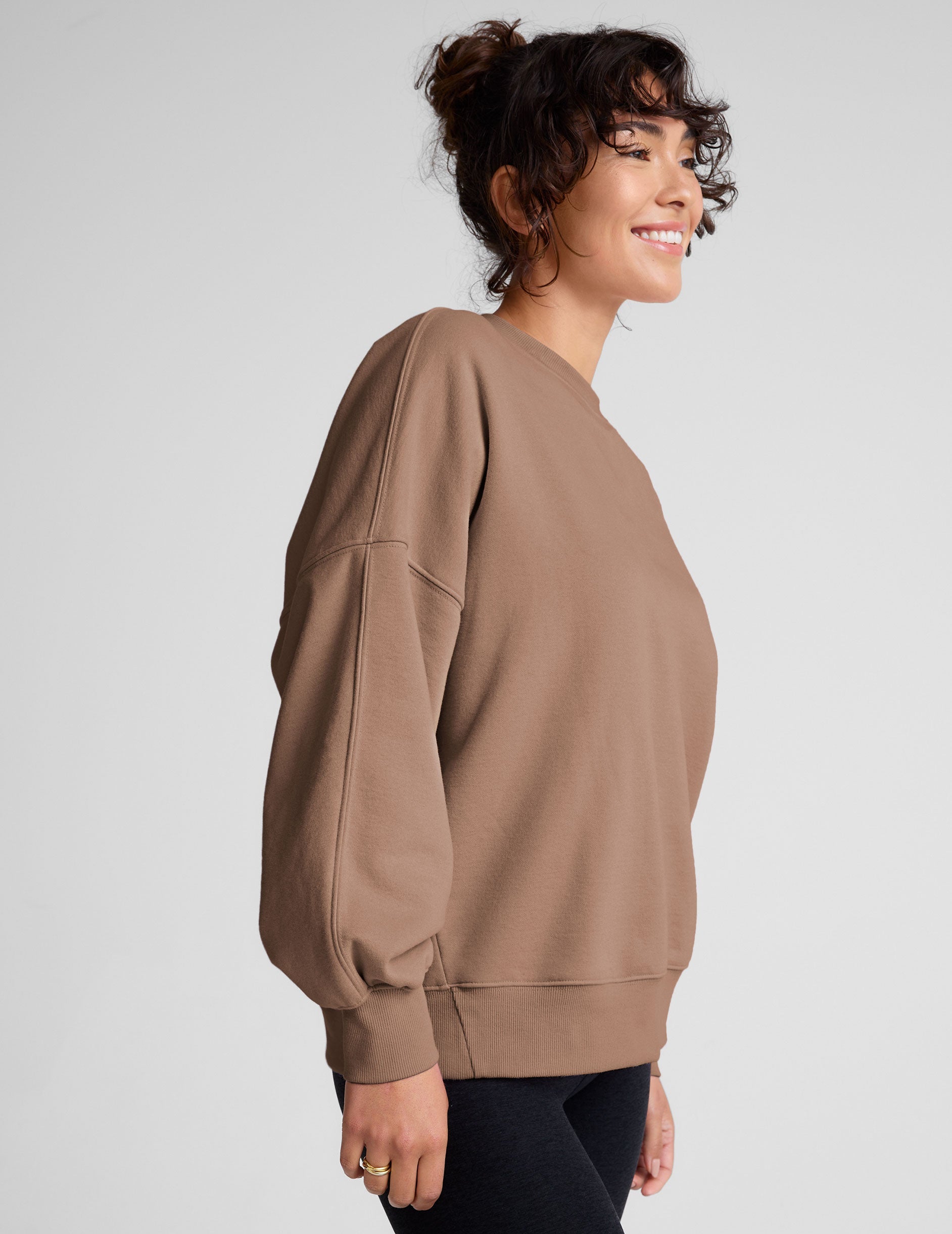 brown crewneck oversized sweatshirt.