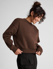 brown loose-fitting classic length crew neck sweatshirt.