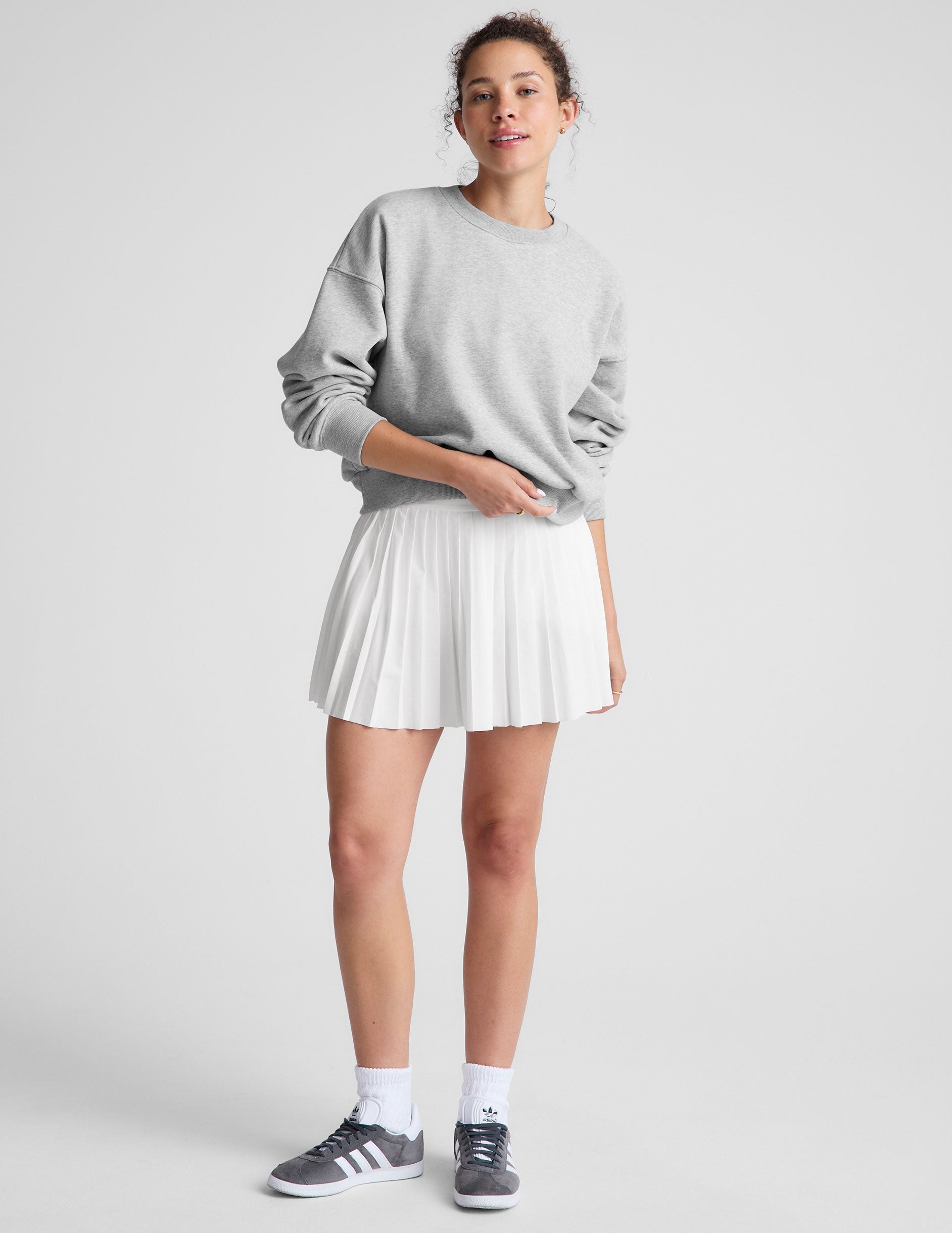 gray loose-fitting classic length crew neck sweatshirt.