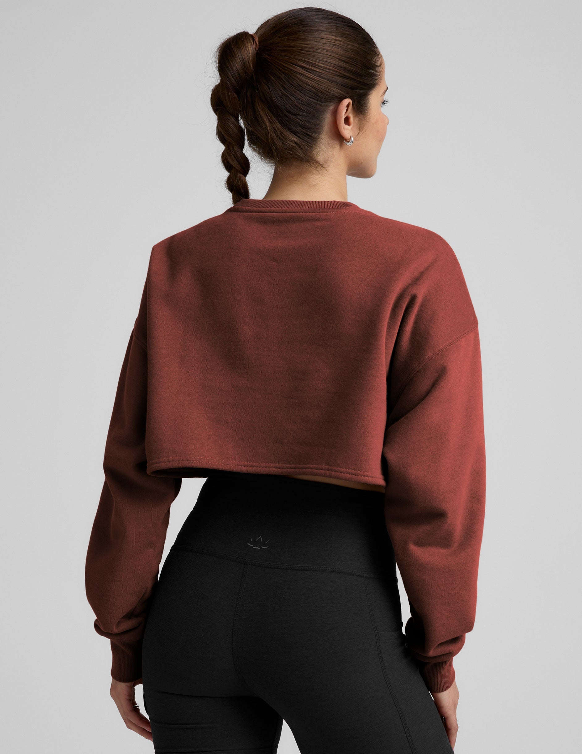 brown cropped crew neck loose fitting sweatshirt.