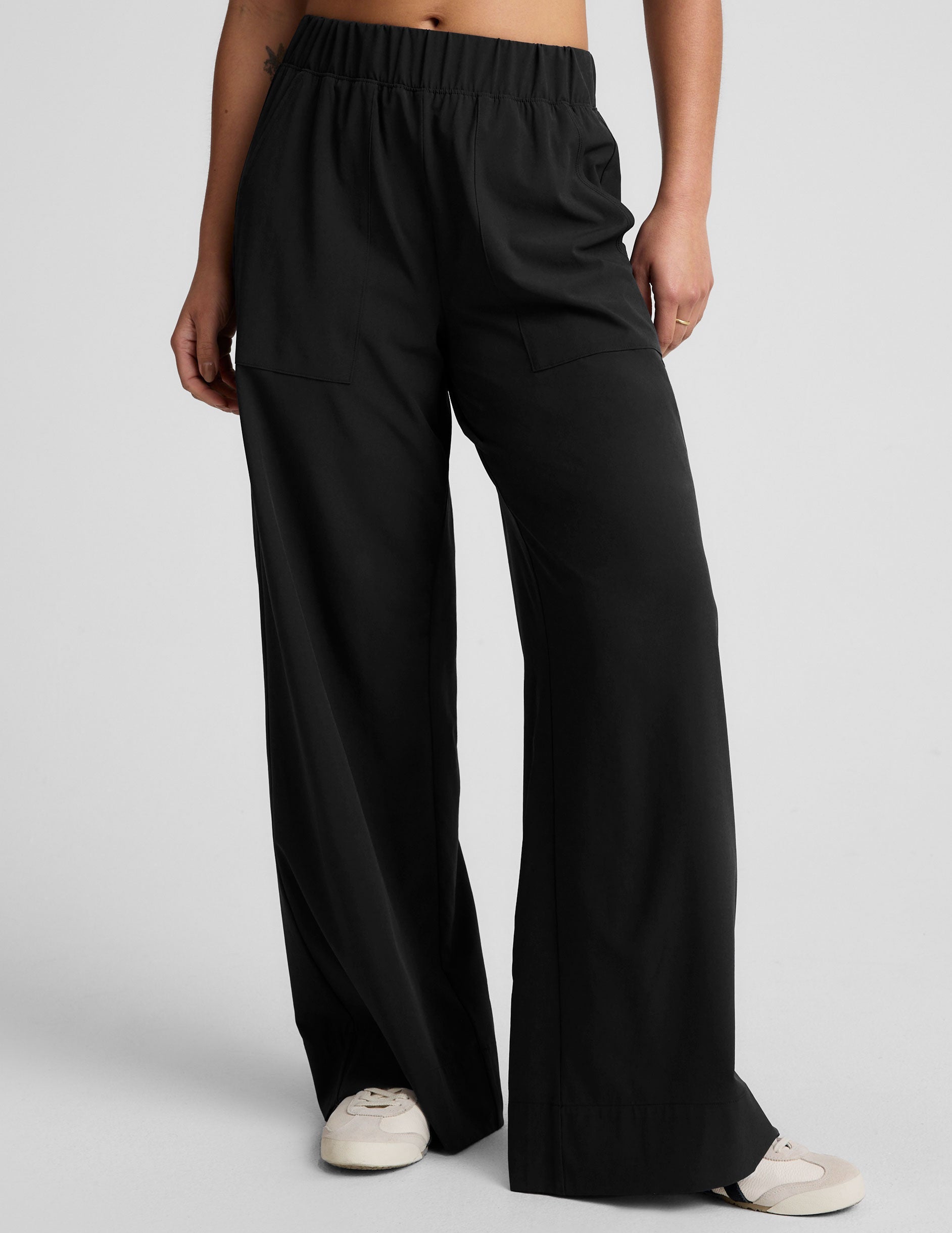 black mid rise relaxed fit wide leg pant with front side seam pockets and back pockets.