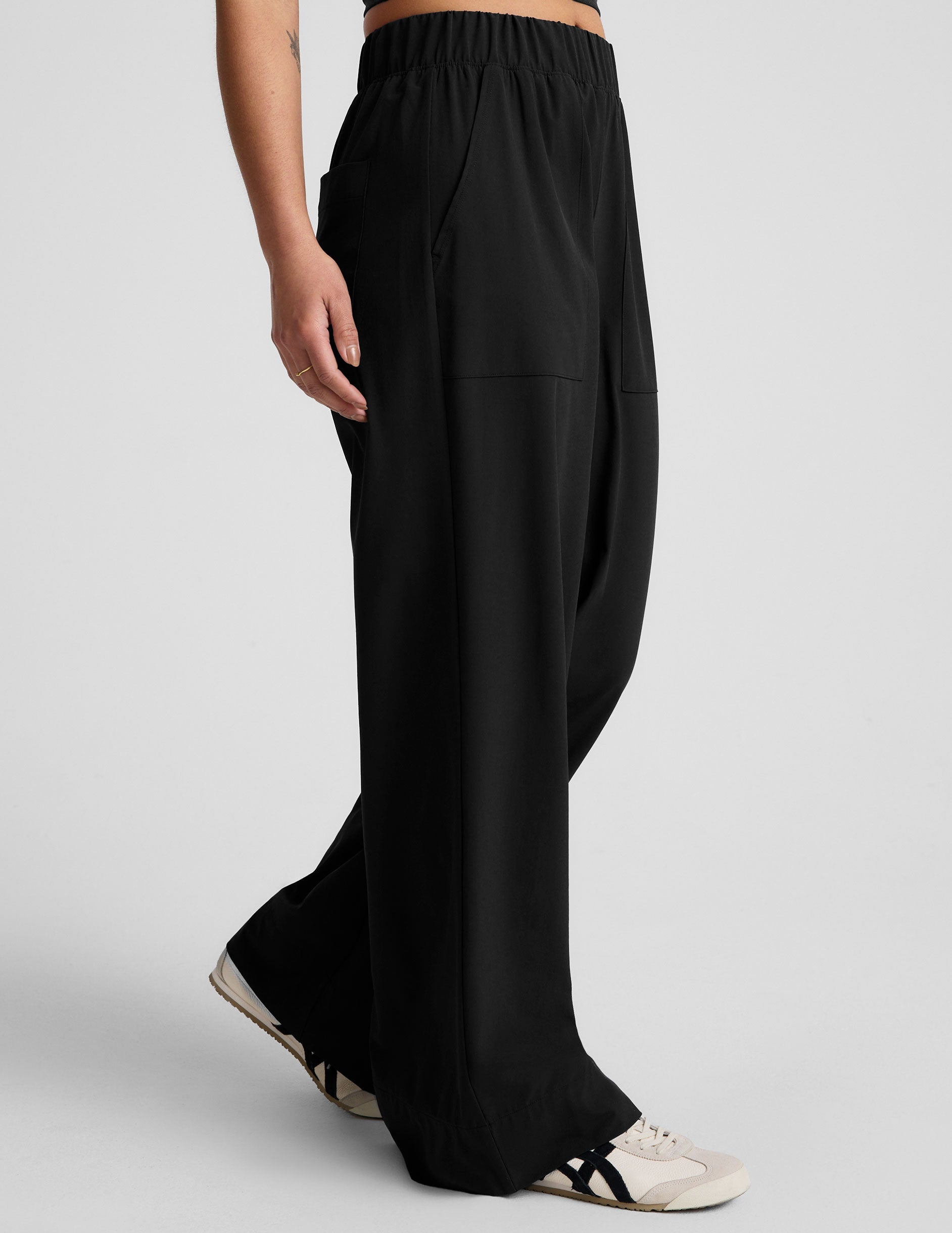 black mid rise relaxed fit wide leg pant with front side seam pockets and back pockets.