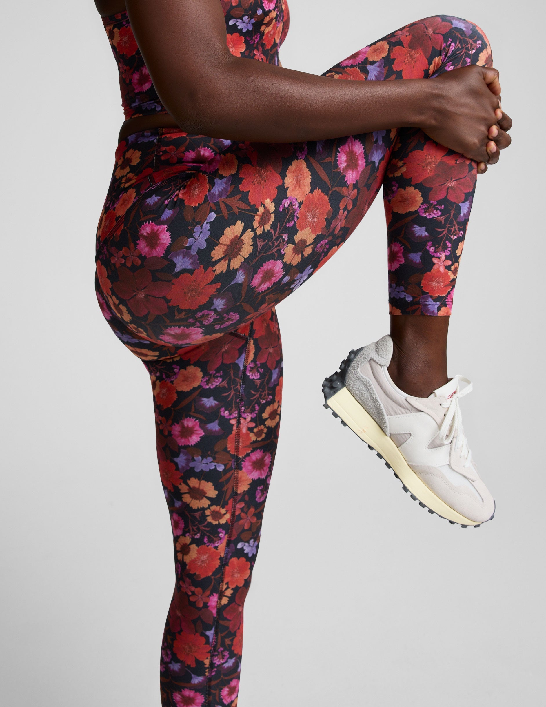floral printed high-waisted midi length leggings.