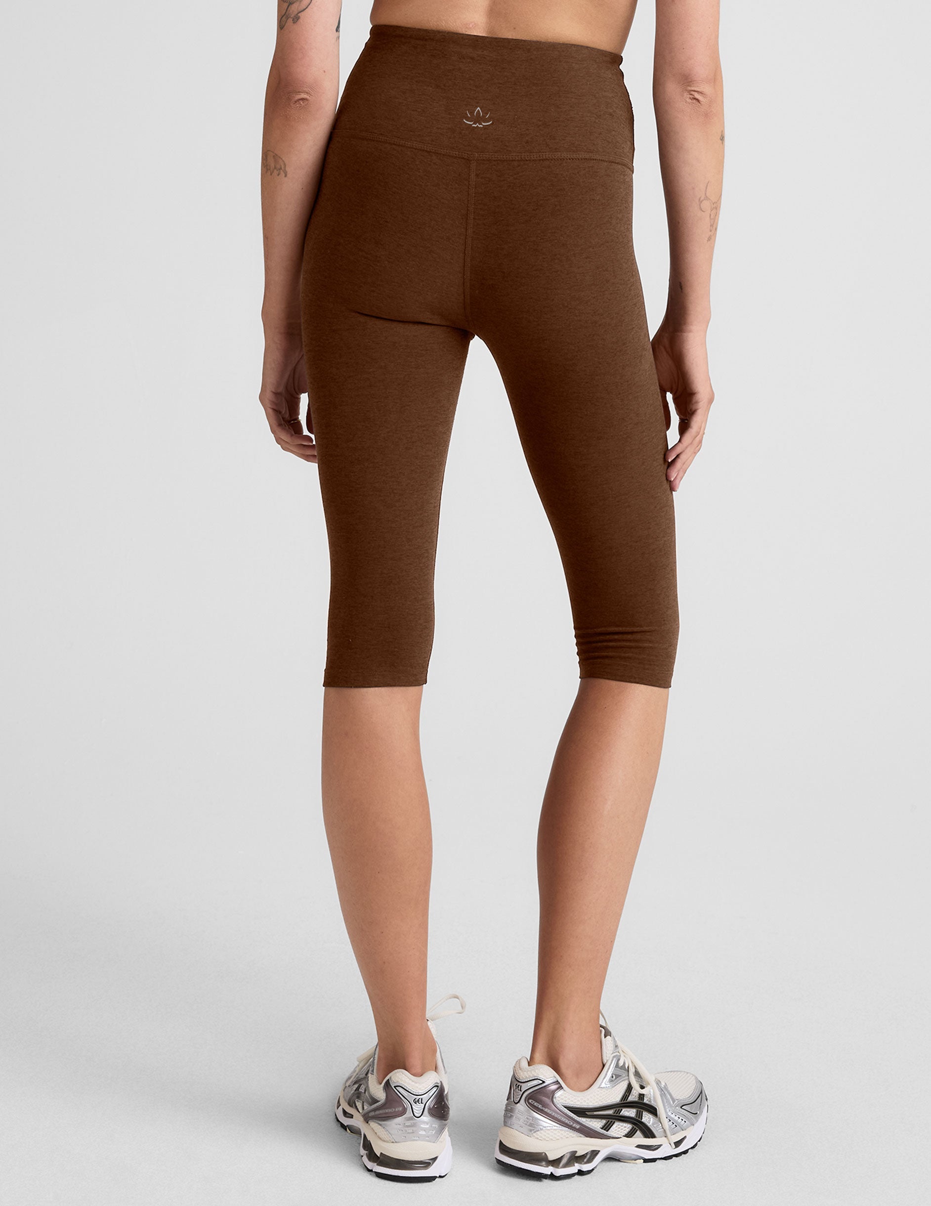 brown high-waisted pedal pusher length leggings.