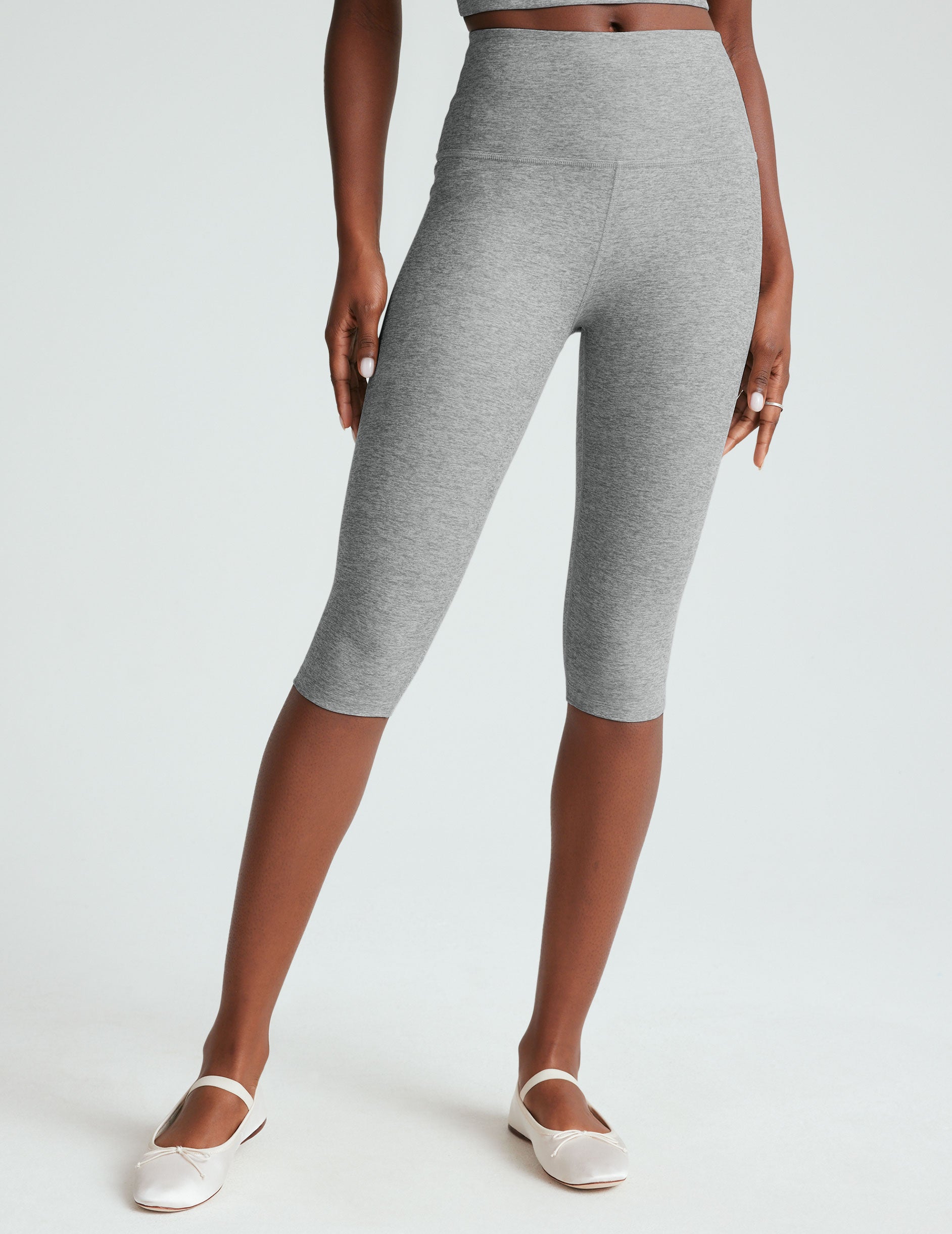 gray high-waisted pedal pusher length leggings.