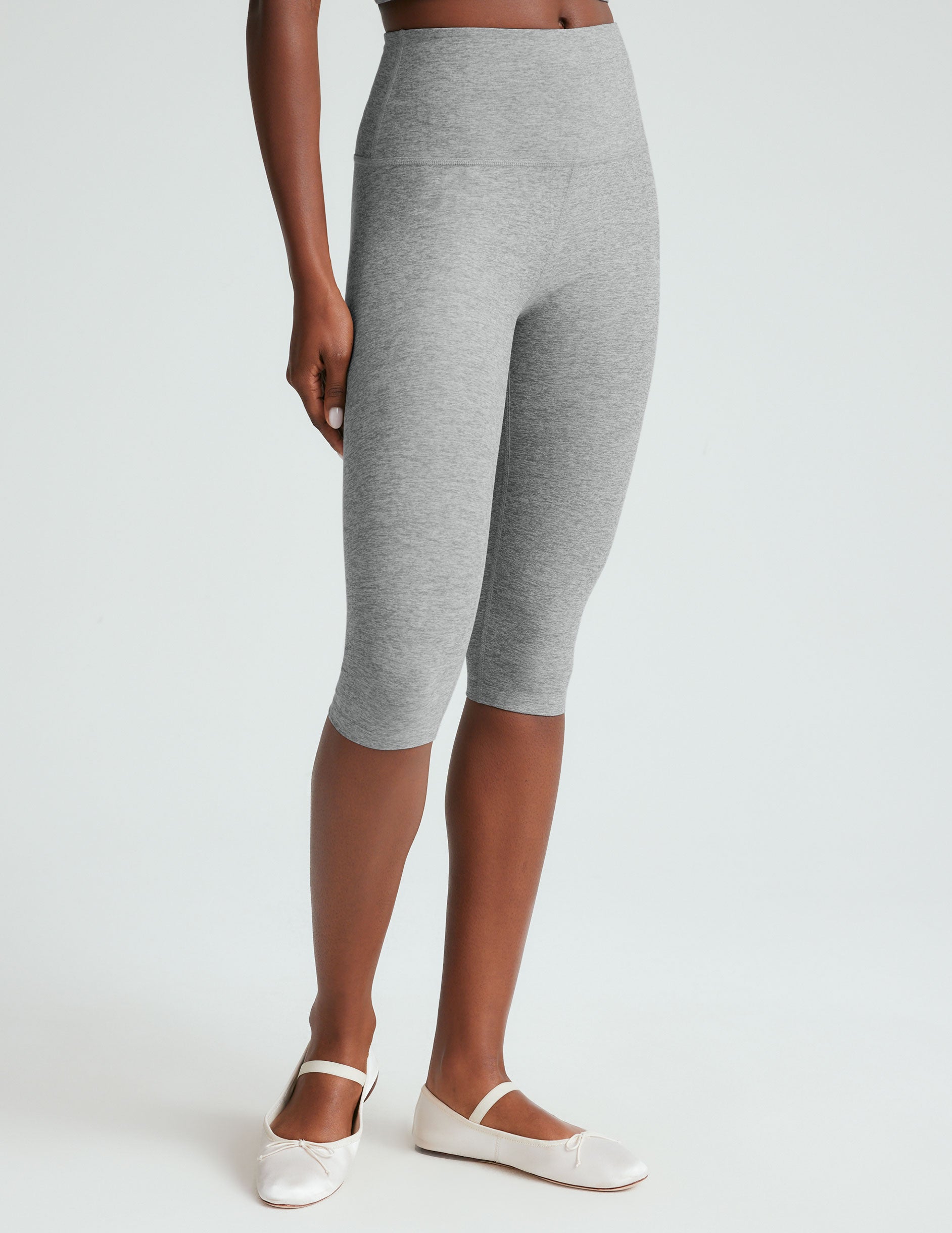 gray high-waisted pedal pusher length leggings.