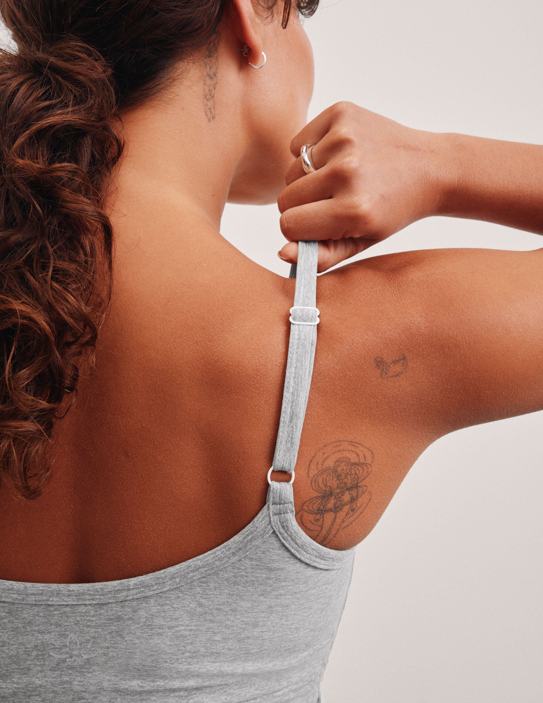 gray waist length tank top