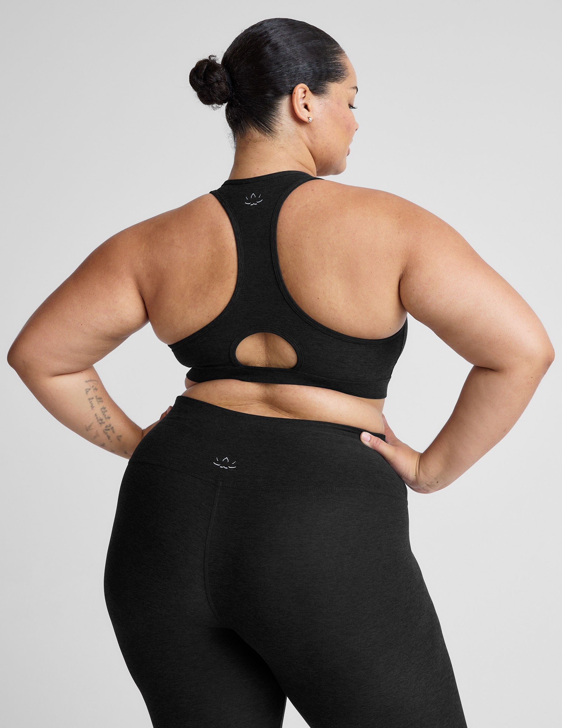 black plus size sports bra