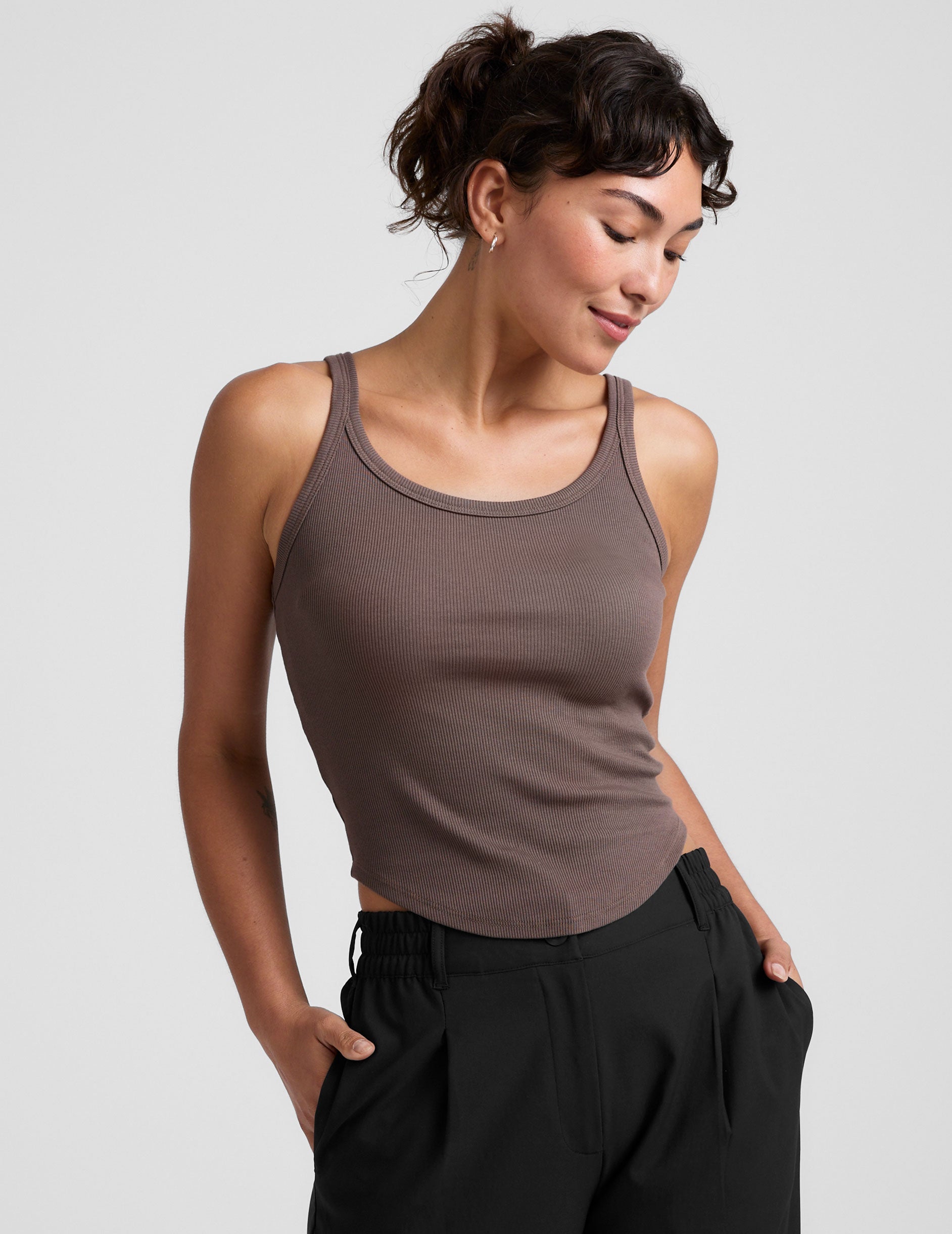 brown scoop neck ribbed tank top.
